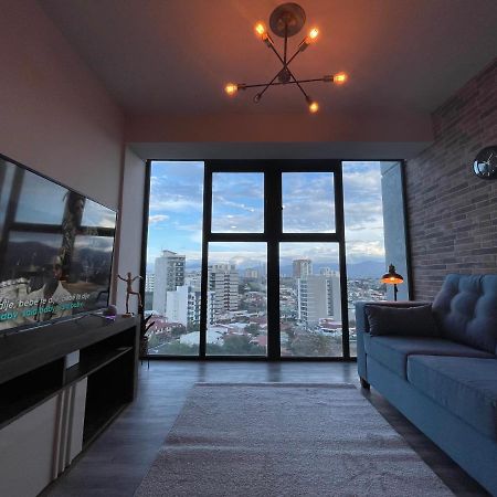 Cosmopolitan Apt 1407, 5 Star Facilities, 15M Sjo Airport, Parking, Pool, Gym San Jose  Exterior photo