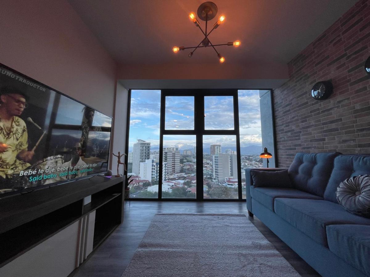 Cosmopolitan Apt 1407, 5 Star Facilities, 15M Sjo Airport, Parking, Pool, Gym San Jose  Exterior photo