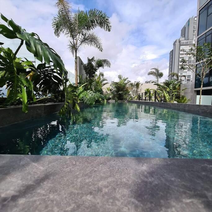 Cosmopolitan Apt 1407, 5 Star Facilities, 15M Sjo Airport, Parking, Pool, Gym San Jose  Exterior photo