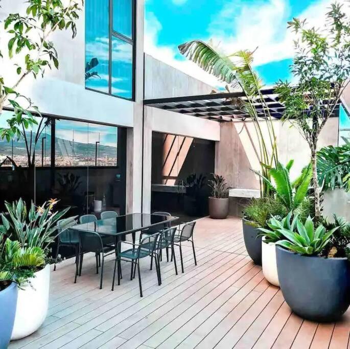 Cosmopolitan Apt 1407, 5 Star Facilities, 15M Sjo Airport, Parking, Pool, Gym San Jose  Exterior photo