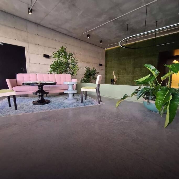 Cosmopolitan Apt 1407, 5 Star Facilities, 15M Sjo Airport, Parking, Pool, Gym San Jose  Exterior photo