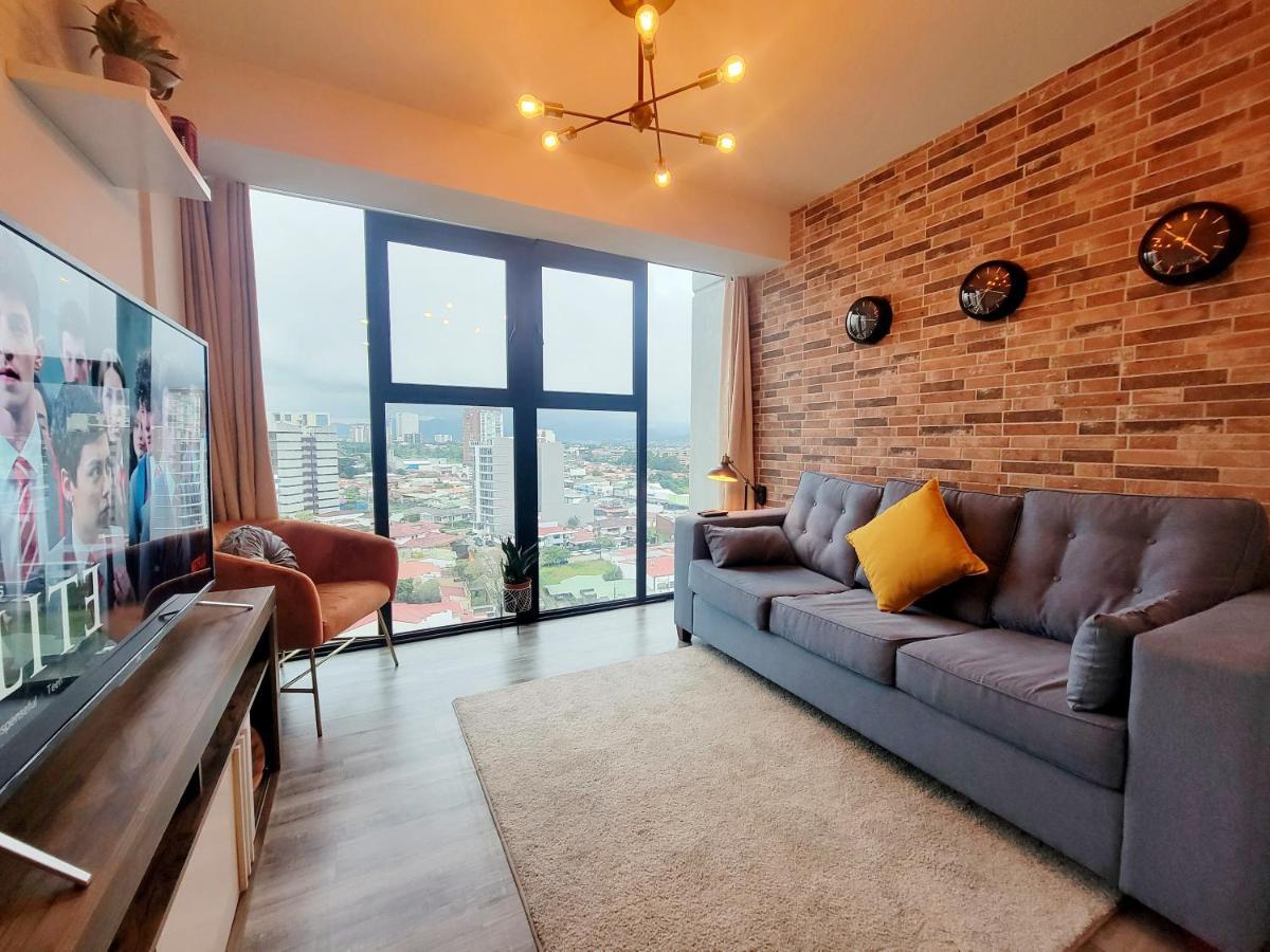 Cosmopolitan Apt 1407, 5 Star Facilities, 15M Sjo Airport, Parking, Pool, Gym San Jose  Exterior photo